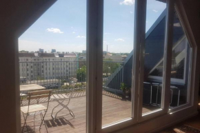 Helle Dachgeschosswohnung für 8 Personen in zentraler Lage